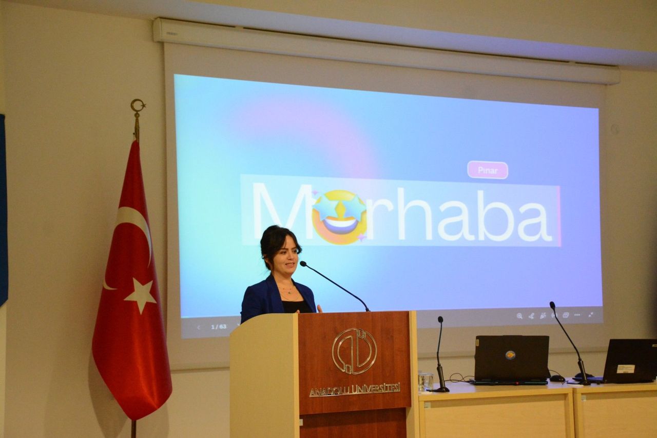 Anadolu Üniversitesi'nde öğretmen adaylarına Canva yapay zekâ atölyesi düzenlendi