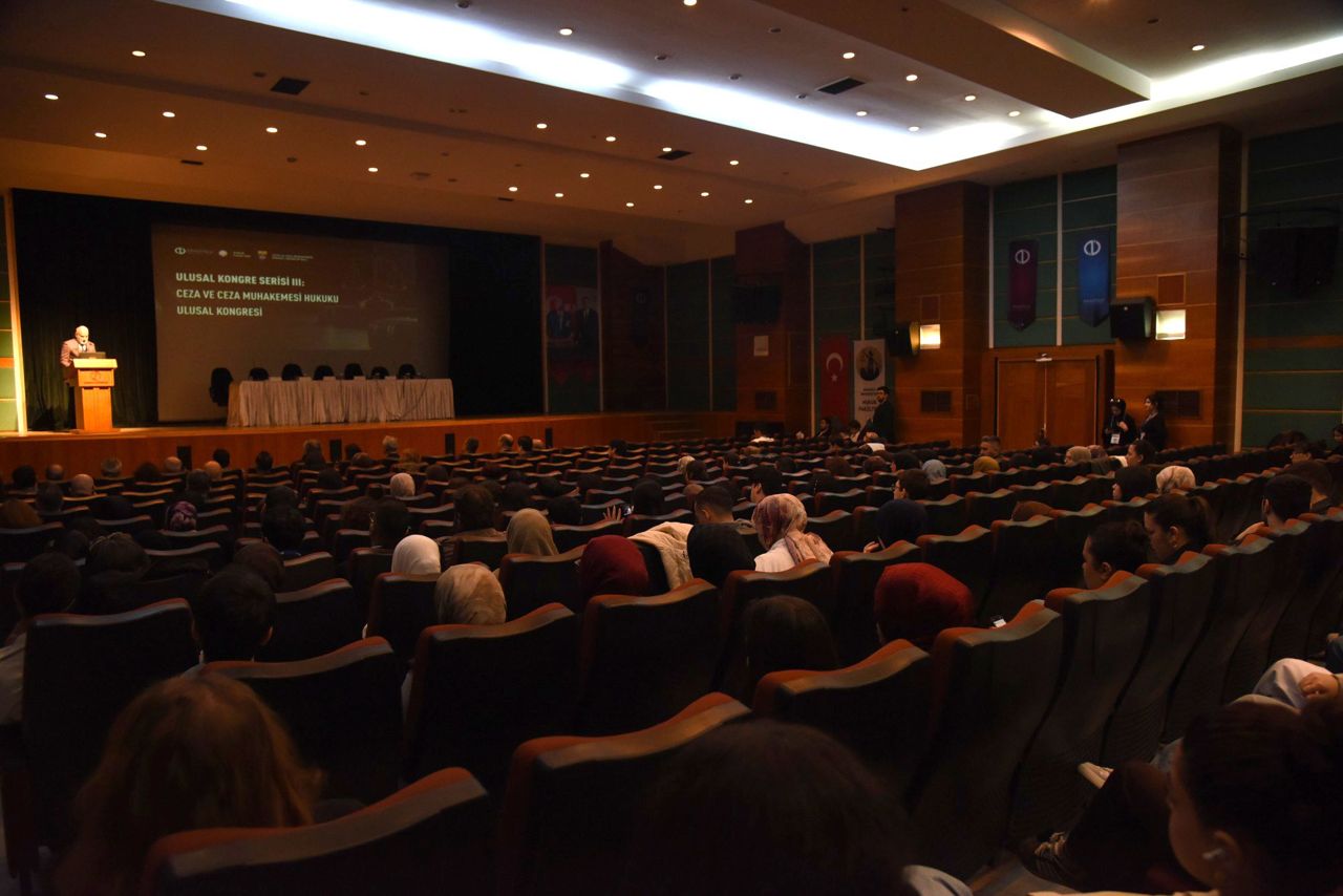 Anadolu Üniversitesi'nde Ceza ve Ceza Muhakemesi Hukuku Ulusal Kongresi başladı